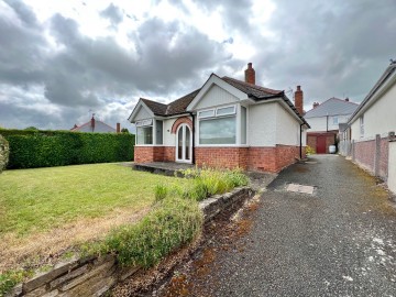 Click the photo for more details of Walnut Tree Ave, HR2, Hereford