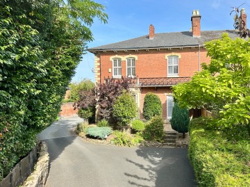 Click the photo for more details of Broomy Hill, Hereford