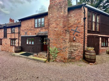 Click the photo for more details of Worcester Road, Ledbury, Herefordshire