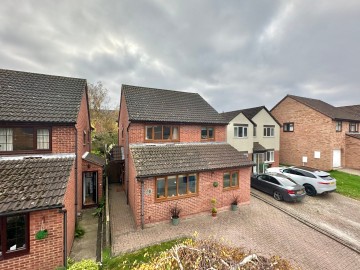 Click the photo for more details of Hampton Park, HEREFORD