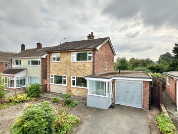 Click the photo for more details of Hampton Park, Hereford